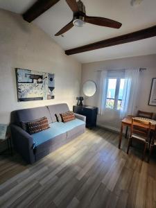 Le Mas dAngeline-Vue mer panoramique, jardin partagé, parking, voiture indispensable, route étroite et pentue, à 10 min de Monaco