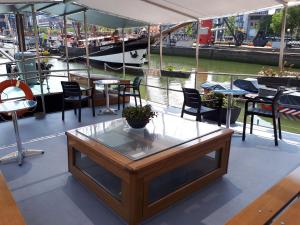 Boat Rooms on Water hele schip