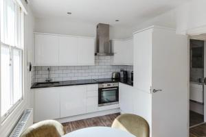 Blueground Kensington near restaurants tube LON-505