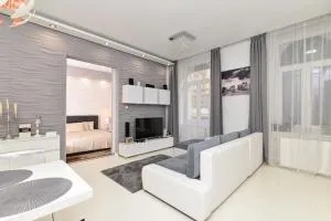 Grey City Comfort 2BR Apartment Near Keleti - Pestj