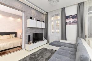 Grey City Comfort 2BR Apartment Near Keleti