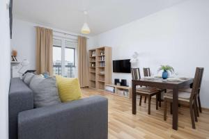 Bright Apartment with Parking near the PGE National Stadium by Noclegi Renters