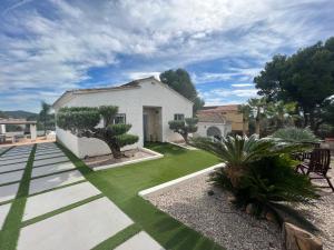 Villa con piscina en la montaña