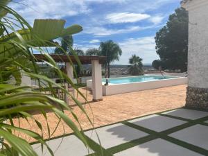 Villa con piscina en la montaña