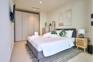 Mercury One Bedroom Haven with Fantastic Views