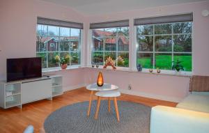 1 Bedroom Cozy Home In Vejbystrand
