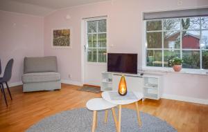1 Bedroom Cozy Home In Vejbystrand