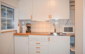 1 Bedroom Cozy Home In Vejbystrand
