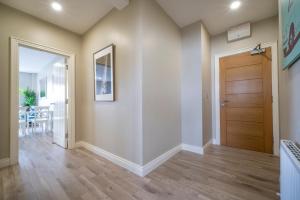 The Klimt- 1Bd Stylish Ap - Gold Short Term Stays