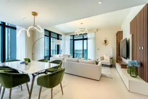 NEW Exceptional Lagoon View - 2 Stylish Bedrooms - Dubai