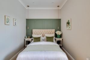 Royal Chester Retreat - Rose Platinum Properties