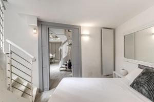 Elegant flat in the Historic Rome near Colosseum!