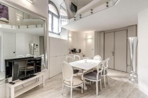 Elegant flat in the Historic Rome near Colosseum!