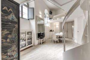 Elegant flat in the Historic Rome near Colosseum!