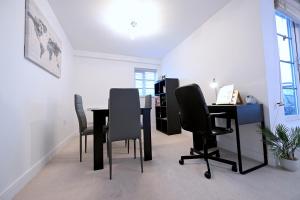 Perfect For Contractors & Families with Free Secure Parking!