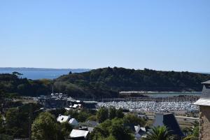 Appartements Appartement VUE SUR MER de chaque piece, expose au Sud au centre de TREBEURDEN Ref - 666 : Appartement 1 Chambre