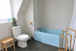 Villas Maison VUE MER avec jardin a 800m de la plage a TREBEURDEN REF-683 : photos des chambres