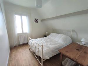 Villas Maison VUE MER avec jardin a 800m de la plage a TREBEURDEN REF-683 : photos des chambres