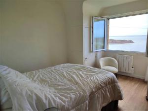 Villas Maison VUE MER avec jardin a 800m de la plage a TREBEURDEN REF-683 : photos des chambres