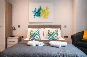 Apartment Thirty Three Staines Upon Thames - Free Parking - Heathrow - Thorpe Park - Thorpe