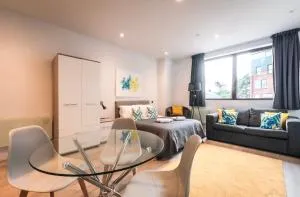 Apartment Twenty Three Staines Upon Thames - Free Parking - Heathrow - Thorpe Park - Thorpe