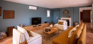 Villa Mimosa, climatisée avec Piscine et Vue Mer pour 10 personnes à La Londe-Les-Maures