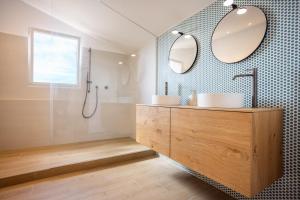Villas Villa Mimosa, climatisee avec Piscine et Vue Mer pour 10 personnes a La Londe-Les-Maures : photos des chambres