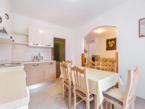 Comfortable apartment with terrace and garden