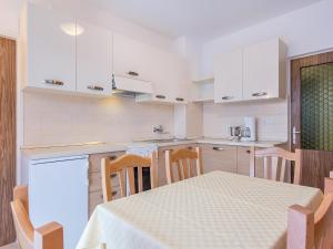 Comfortable apartment with terrace and garden