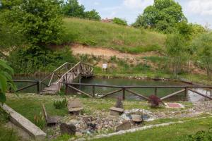 Самостоятелна къща за гости с изглед към планината Вила Марк