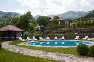 Самостоятелна къща за гости с изглед към планината Вила Марк