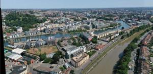 Stylish Harbourside Apartment