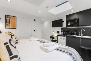 Playful & Stylish Studio in Hip London Area