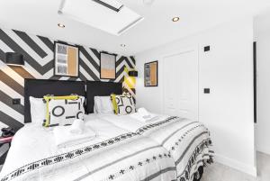 Playful & Stylish Studio in Hip London Area