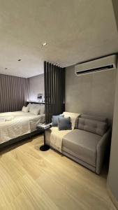 FLAT SUNSET 527 - Setai Yacht