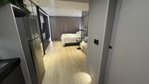 FLAT SUNSET 527 - Setai Yacht