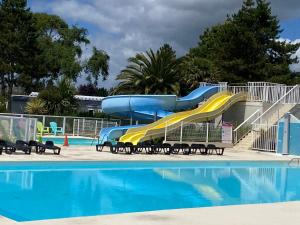 Appartements Chalet situe dans un camping 4 etoiles - 4 a 6 personnes - KIRIO : Chalet 3 Chambres