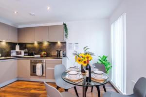 Sleek Apartment in Manchester by 53 Degrees Property, Ideal for Couples, Amazing Location!