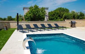 Beautiful Villa Paula with jacuzzi in Pula