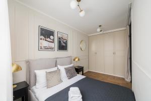 Metro Wierzbno Deluxe Apartment by BookingHost