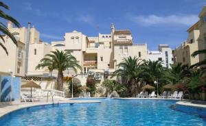 Sun an relax at the Puertomar beach