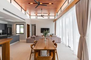 Botanica Modern Loft by Villacarte