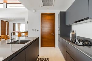 Botanica Modern Loft by Villacarte