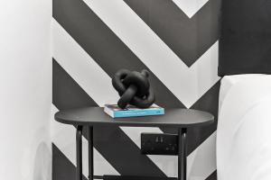 Bright & Bold Studio Perfect for a Chic Stay