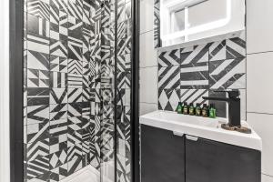 Bright & Bold Studio Perfect for a Chic Stay