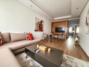One-Five Racine by IB Signature, Stylish 2BR Apt, 24x7 Security, WiFi, Self check-in, City View, City Centre, close to cafes and restaurants - 4-Sterne-Hotels in Casablanca