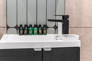 Experience London in a Unique & Vibrant Studio