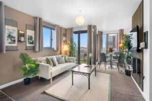 Orient City Loft with Free Parking, Balcony, and Netflix