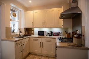 3 Avonside, Bantham - period property with stunning sea views!