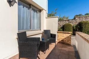 Appartements Charmant studio avec terrasse, Gare a 200m et parking gratuit : photos des chambres